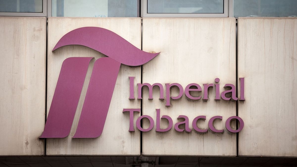 Imperial Tobacco v Česku se loni propadl zisk na polovinu